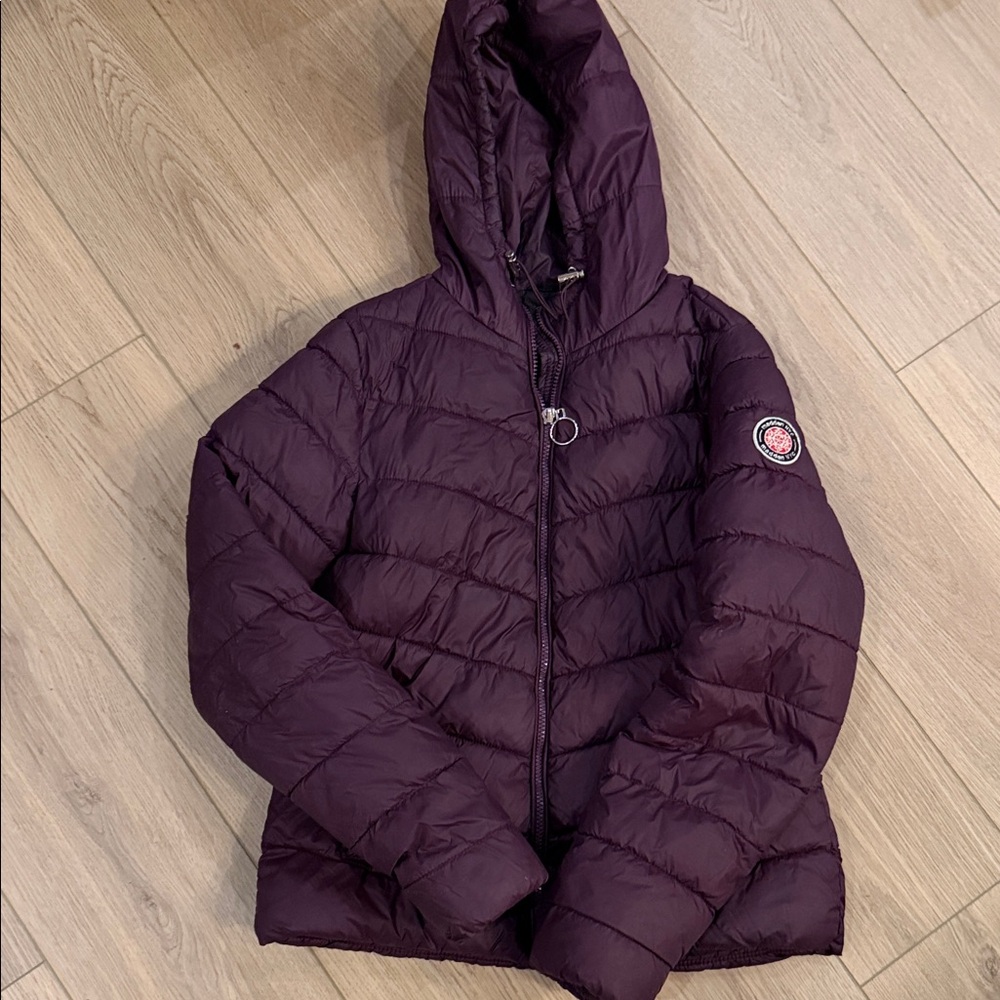 Hooded Women's Puffer Jacket in Deep Plum